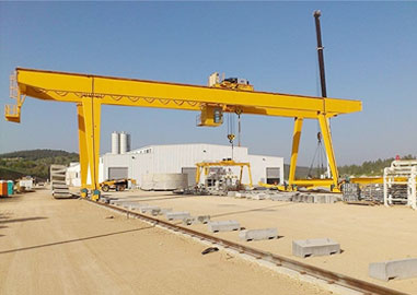 Railway-freight-station-gantry-crane