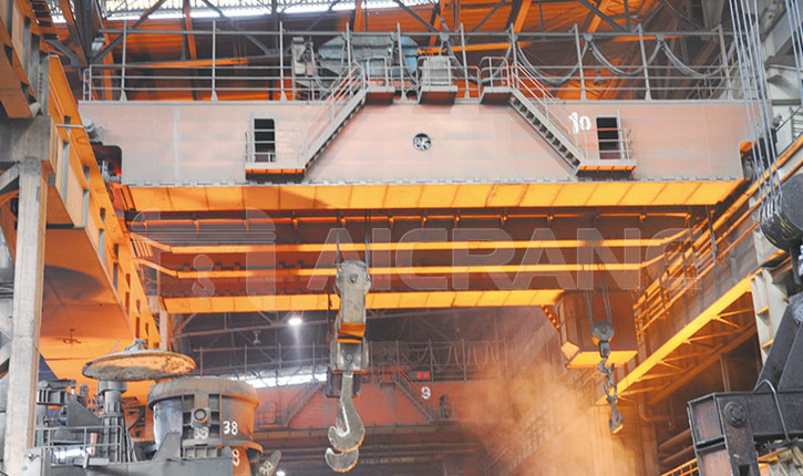 Bridge-crane-used-in-steel-foundry