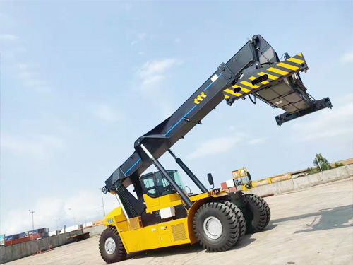 40-ton-reach-stacker-for-port-use